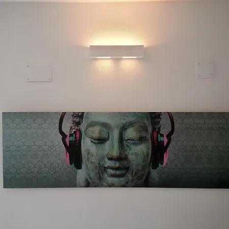 Tara سومارتين